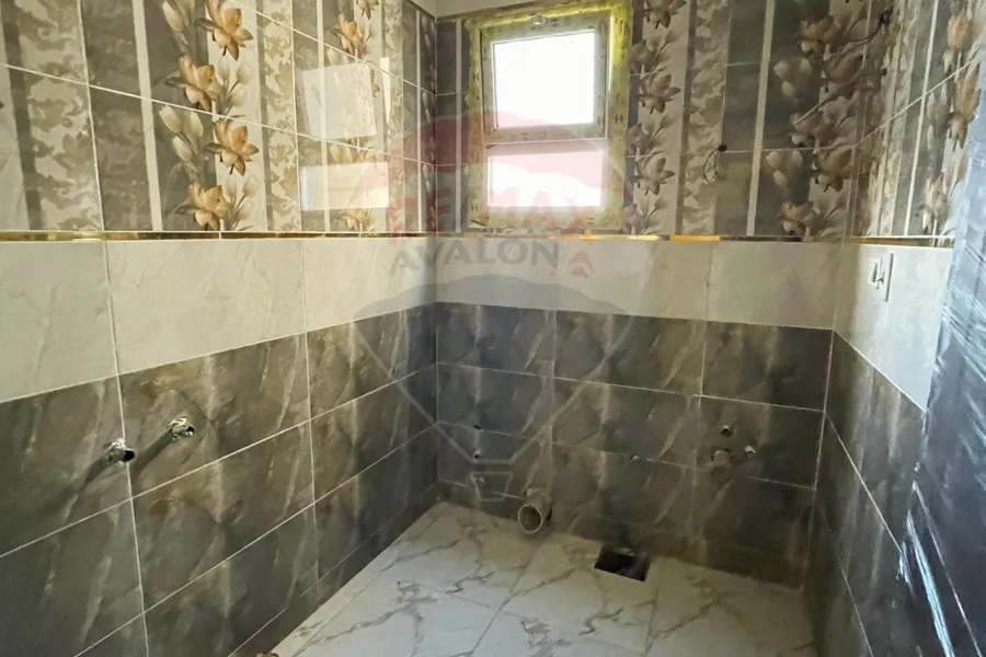 Registered Villa for sale 300 m King Mariout (Omar el Mokhtar st.)