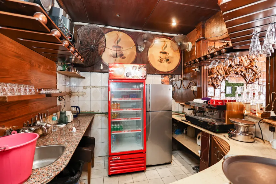 Shop for sale 80m Louran (2um from the sea)