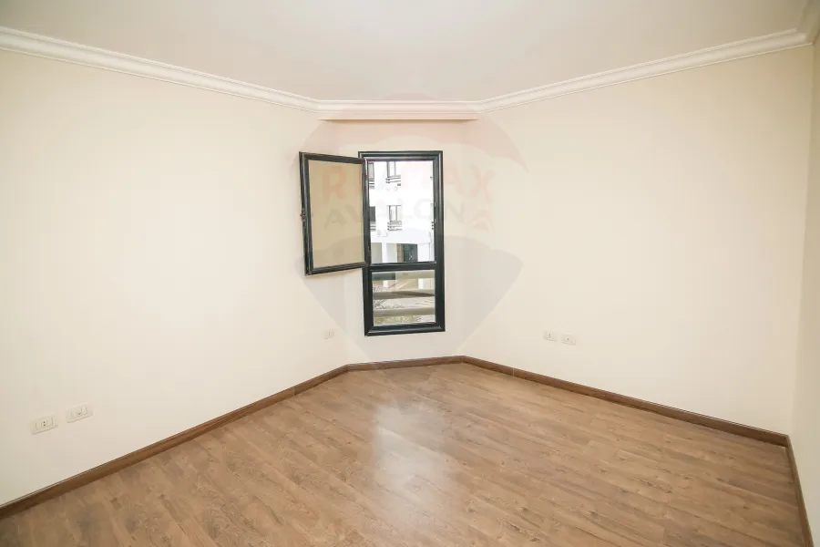Apartment for sale 165m Smouha (El Reyada St.-East Tower Compound)