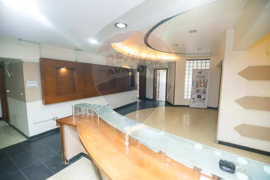 Administrative headquarters for rent 300 m Laurent (Abu Qir Street)