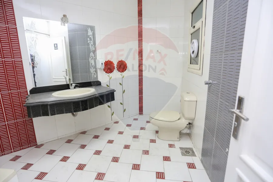 شقة إدارى للبيع 175 م سموحة (المربع الذهبى - عمارة براند)