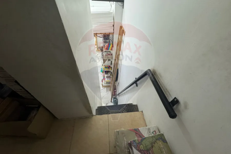 محل + صندرة للبيع  95 م سموحة (ش جامعة فاروس)