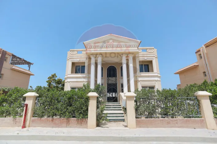 فيلا مستقلة للبيع كينج مريوط (كومباوند العروبة) 1,090 م