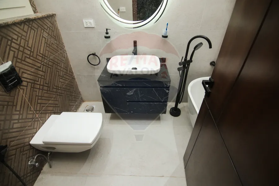 Apartment with garden for sale 217 m King Mariout (Alex West)