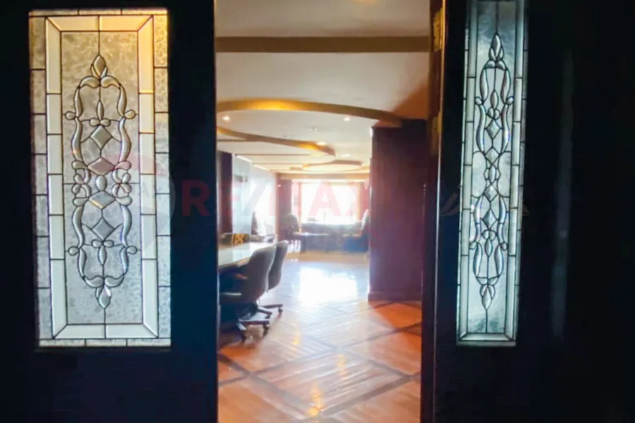 Furnished administrative headquarters for rent 250 m Miami (in front of the Cars Club)