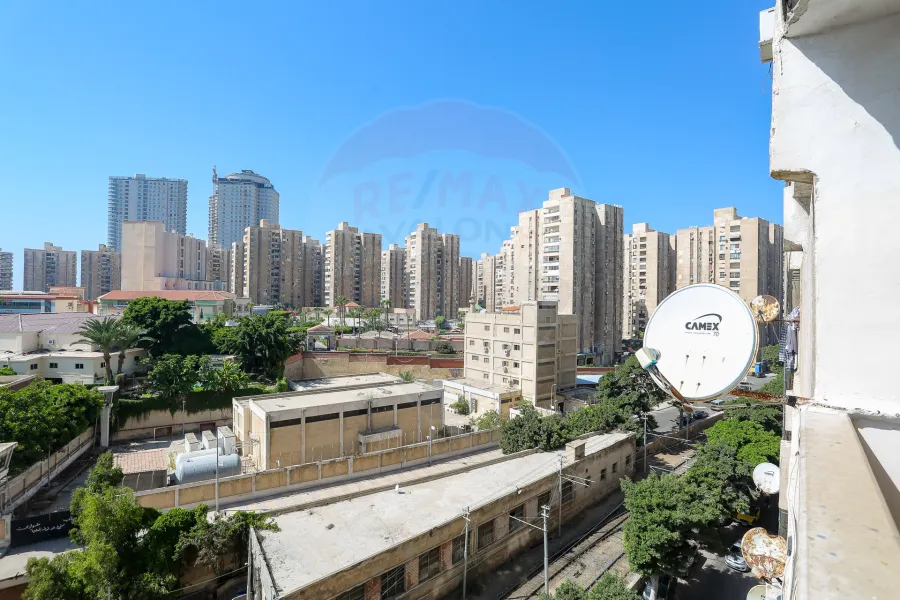 شقة للبيع 170 م مصطفي كامل (علي الترام مباشرة)