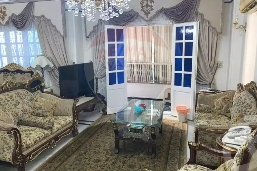 شقة للبيع 265 م ميامي (خطوات من البحر)