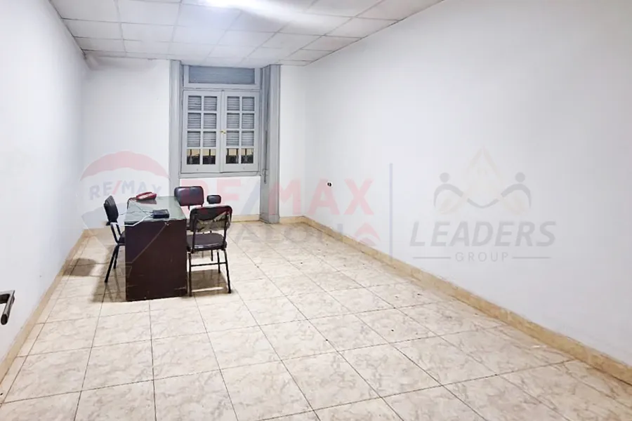 شقة للايجار 150 م محطة الرمل (ميدان سعد زغلول)