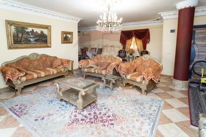 Apartment for sale 200 m Mansheya (on the tram - steps from the sea)