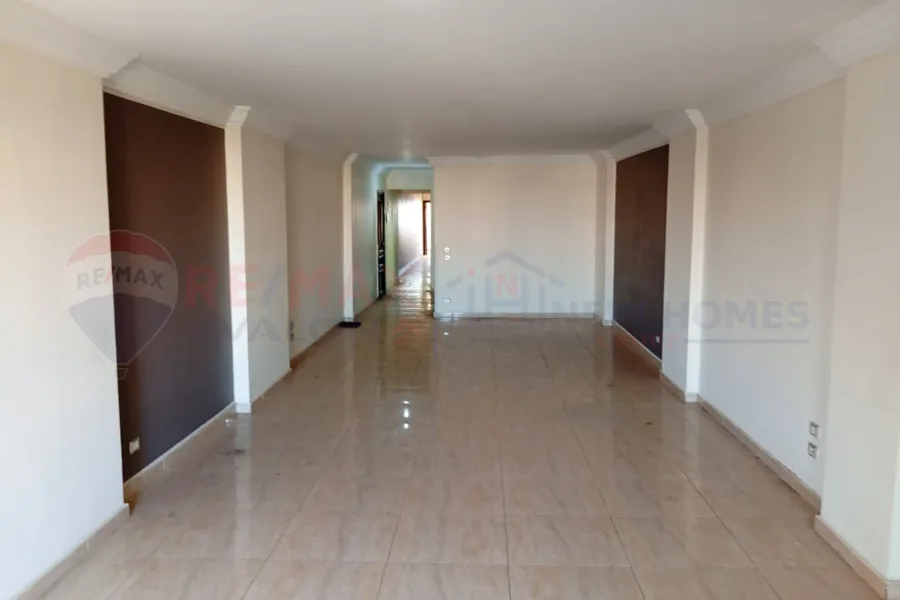 Apartment for 170 m Sporting (Directly on the tram)