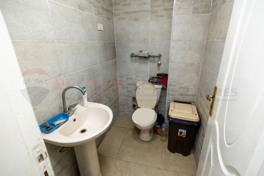 Pharmacy for sale 45 m Sidi Bishr (Khaled Ibn El Walid St.)