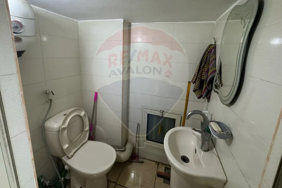 محل + صندرة للبيع  95 م سموحة (ش جامعة فاروس)