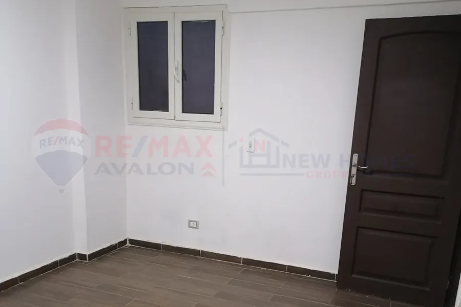 شقة للبيع 170 م سبورتنج (علي الترام مباشرة)