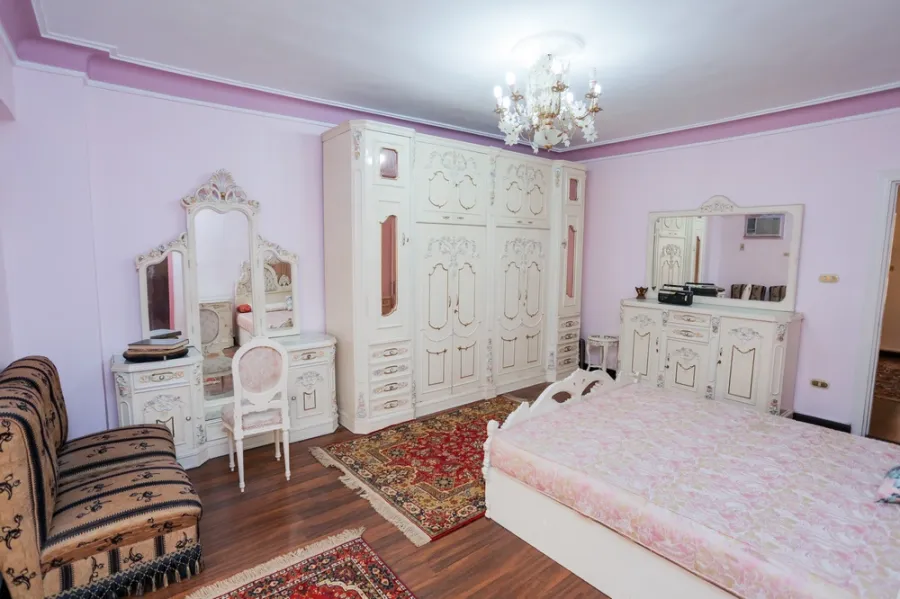 شقة دوبلكس للبيع 250م رشدي ( ش الفريد ليان )