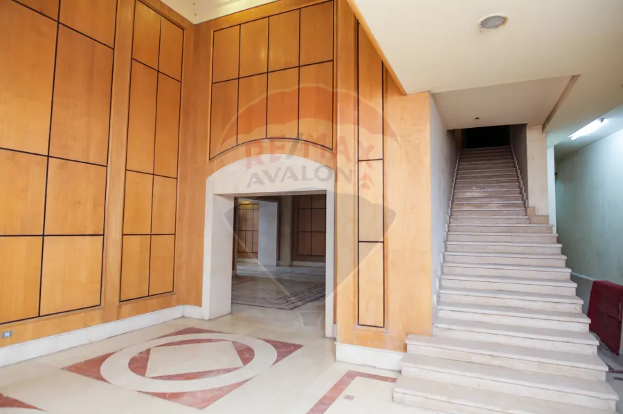 شقه للبيع 235 م سموحة (شارع فوزي معاذ الرئيسى)