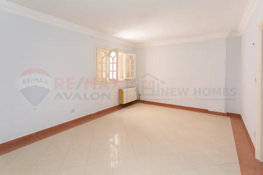 شقة للبيع 330 م  لوران (متفرع من ش الاقبال)