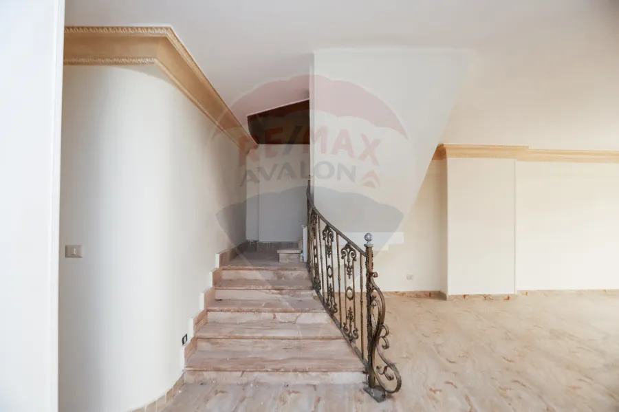 شقه دوبلكس للبيع او الإيجار 425 م لوران (متفرع من الاقبال)