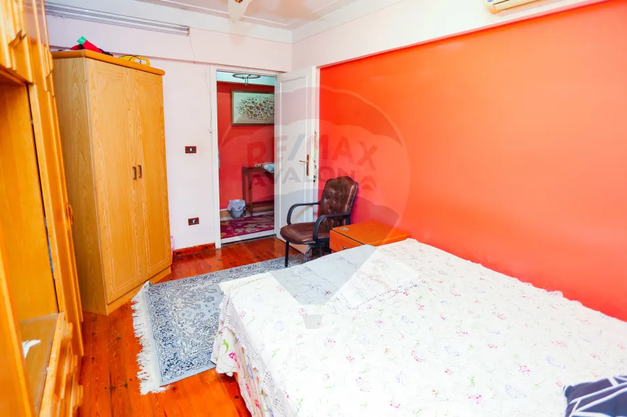 شقة للبيع 140 م رشدي (علي الترام مباشرة)