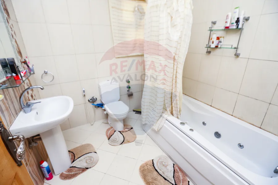 شقة للبيع 341 م سيدي بشر (شارع العيسوي الرئيسي)