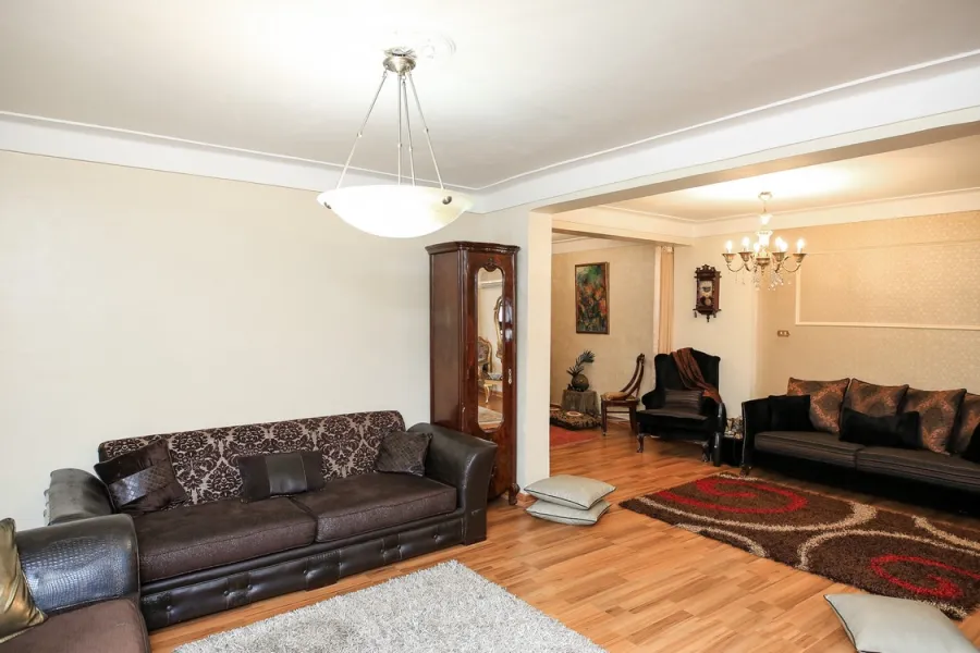 شقة للبيع 175م ثروت (ش عبد الحميد الديب)