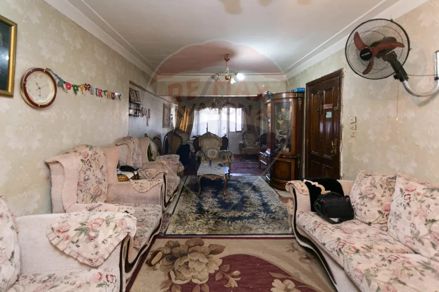 شقة للبيع 130 م محرم بك (خطوات من ش المنشا)