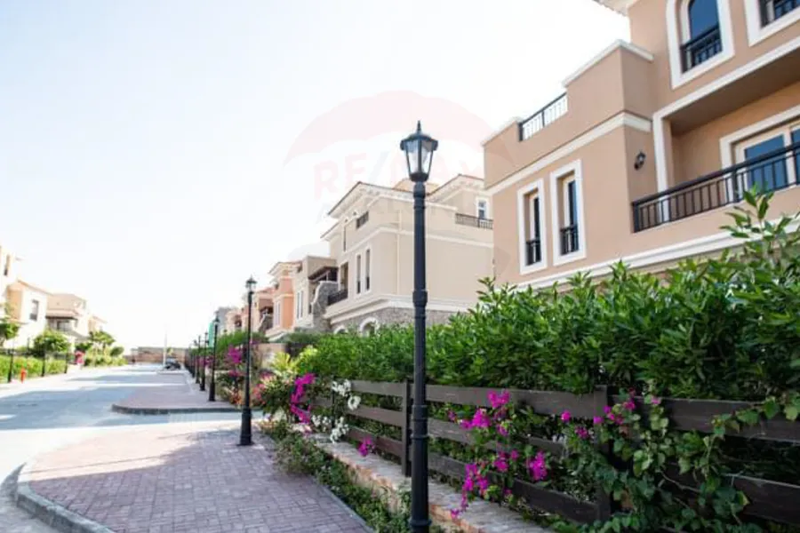 فيلا توين هاوس  للبيع  258 م  الكينج ماريوت (كمباوند جيوار )