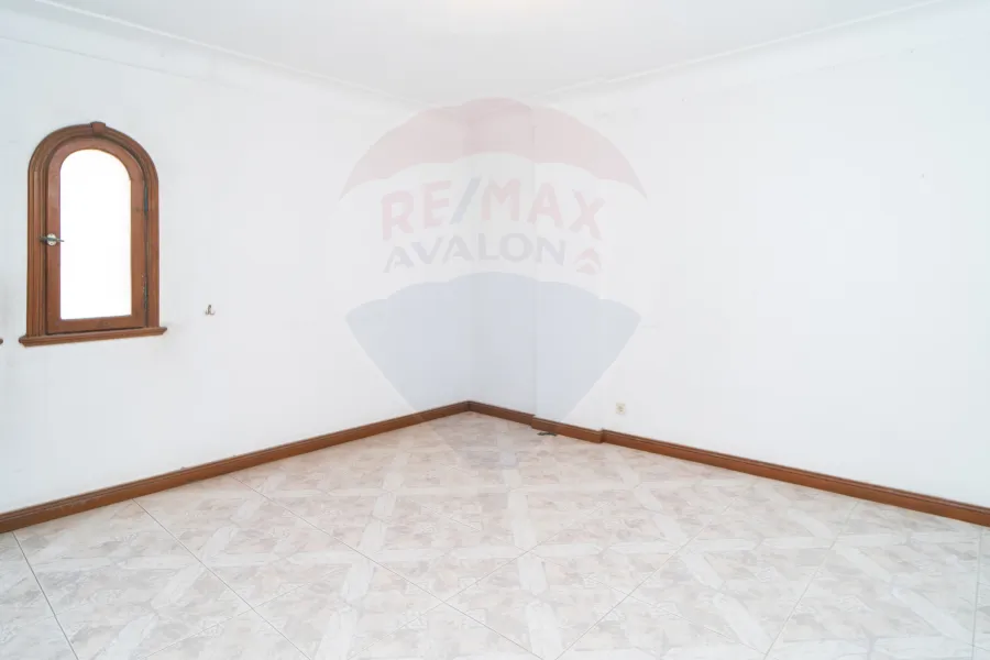 Apartment for sale 200 m Gleem (Adly Yakan St. - next to Faculty of Fine Arts)