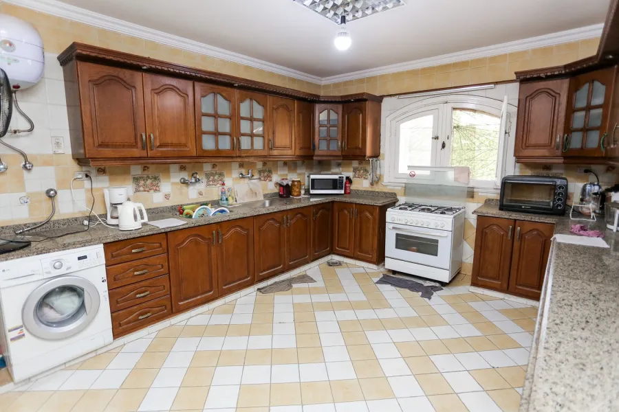 Villa for sale 700m King Marriott (Compound Bostan Mena)