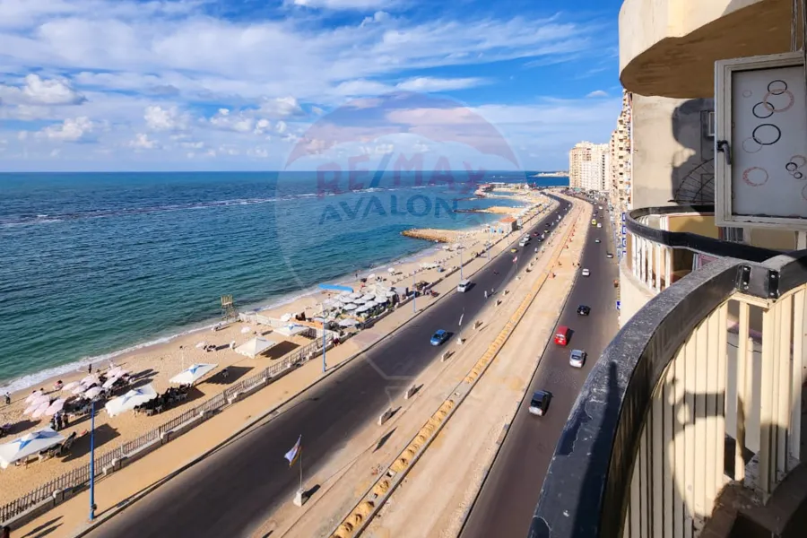Apartment for sale 200 m Alasafra (Directly on the sea)