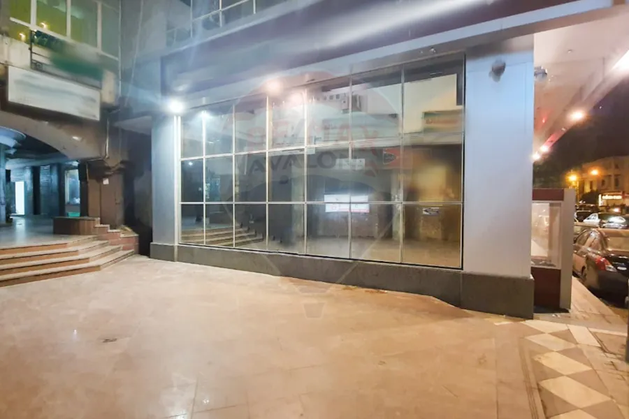 محل للبيع 87 م فلمنج (علي الترام مباشرة)