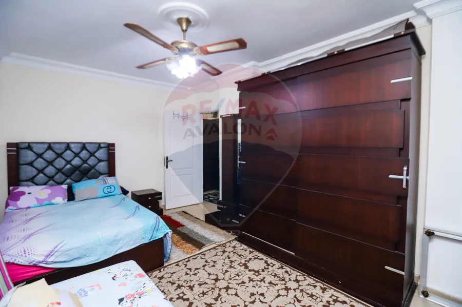 شقة للايجار المفروش 105 م كامب شيزار ( خطوات من البحر )