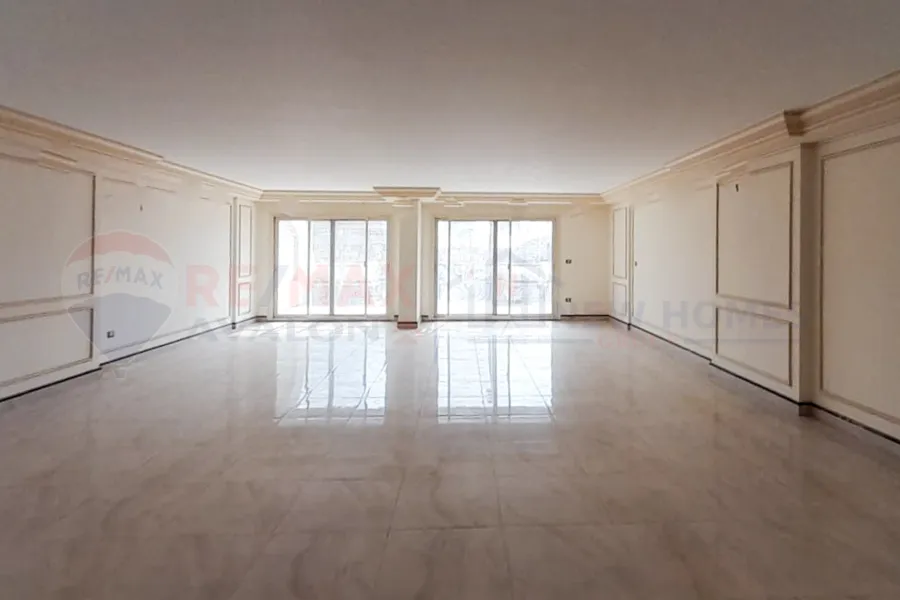 مقر اداري للايجار 345 م سموحة (ش النقل والهندسة)