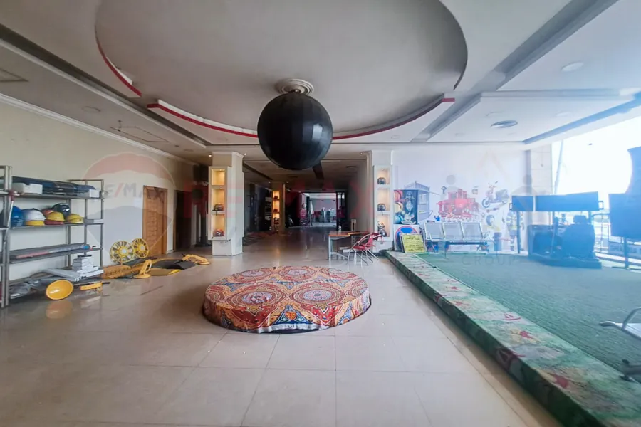 Administrative unit for rent 1,800 m Airport (beside Talaat Moustafa Hospital)