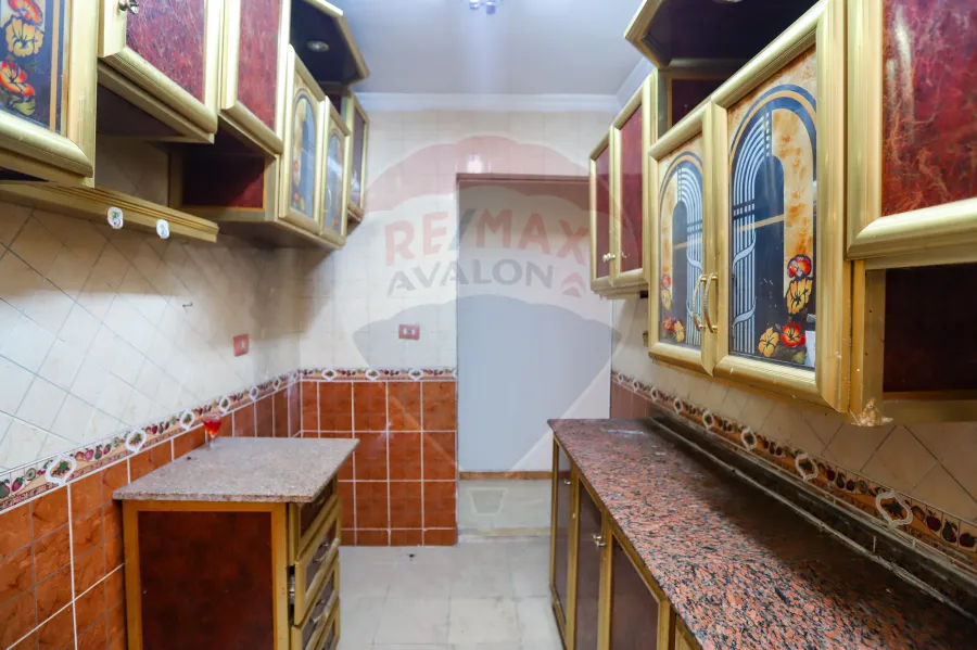 شقه للايجار 175 م كامب شيزار (خطوات من البحر - تري البحر جانبي)