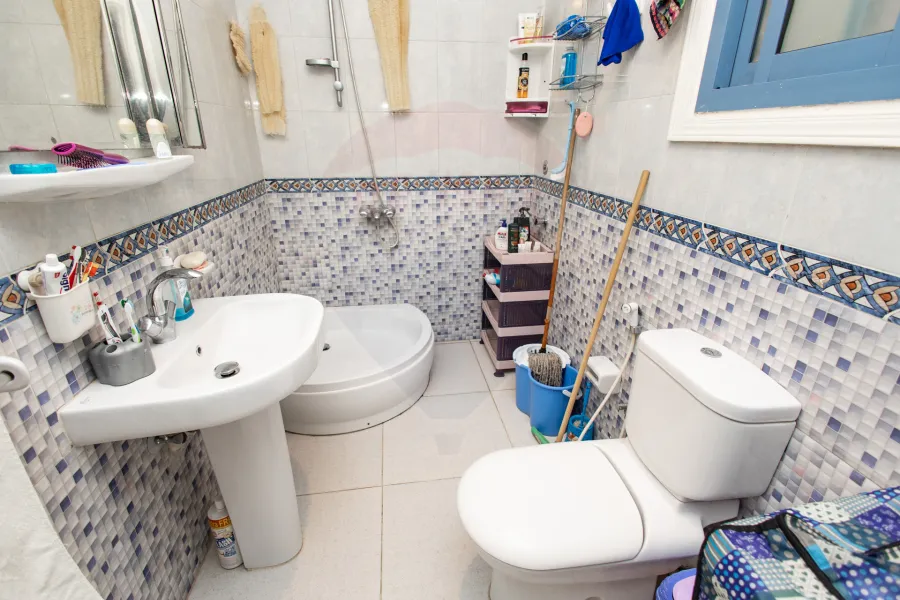 شقة للبيع 140 م ميامي (ش جمال عبد الناصر مباشره)