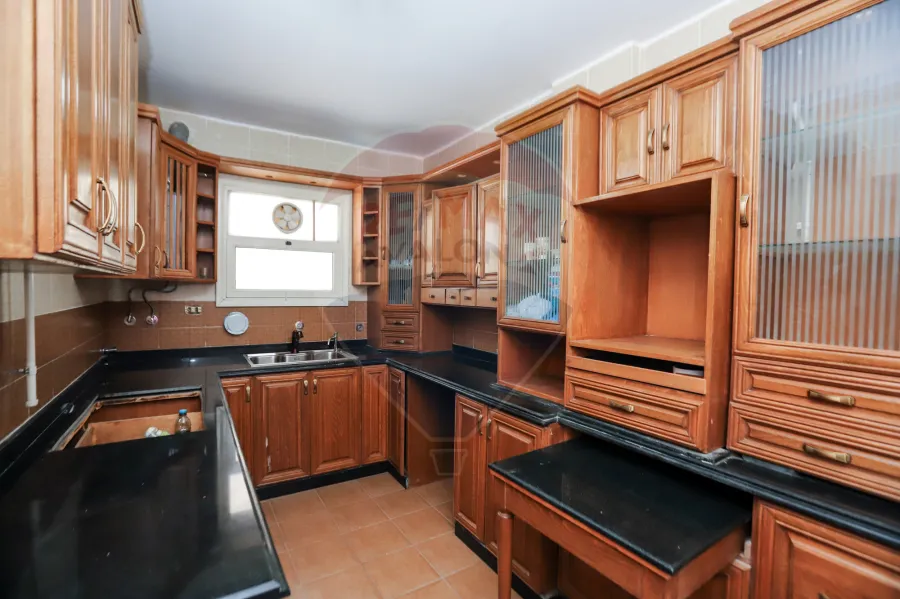 شقة للبيع 175 م سموحة ( ش فوزى معاذ )