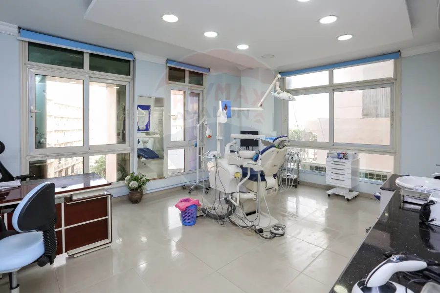 Medical Center for sale 220 m Al Azarita (Sutter St)