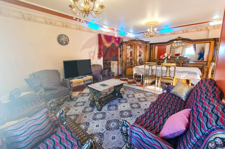 شقة للايجار 145 م كامب شيزار (خطوات من البحر)