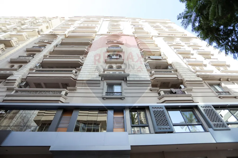 شقة للبيع 250 م سموحة (ش حسن علام)