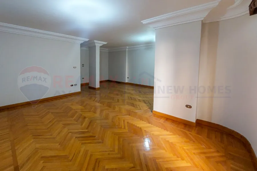 شقة للايجار 150 م كفر عبده (خطوات من ش ابو قير)