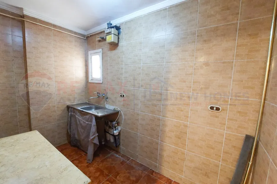 شقة للإيجار 105 م رشدي (على الترام مباشرة)