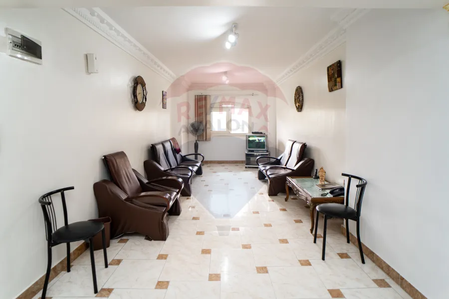 شقه اداري للبيع 120 م كامب شيزار (شارع احمد قمحه الرئيسي)