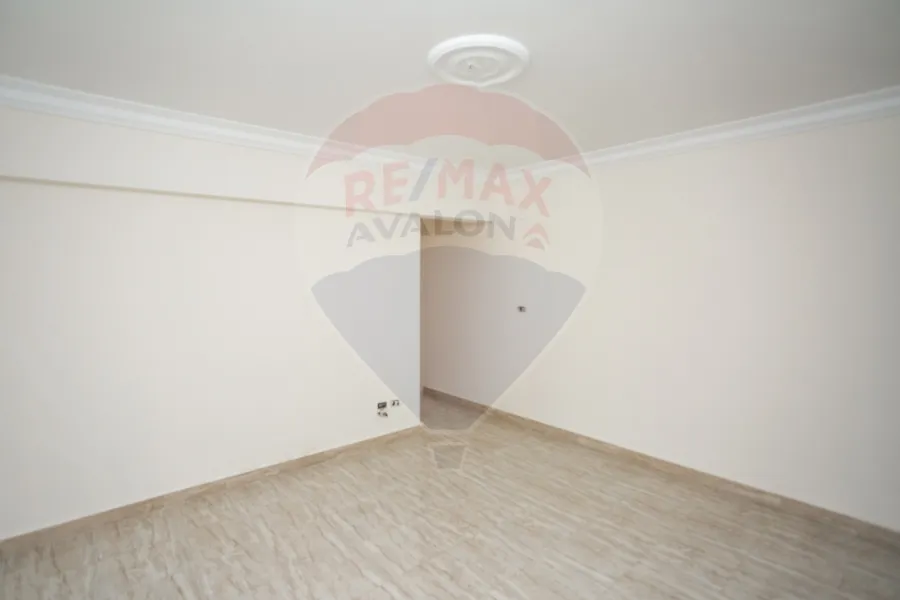 شقة للبيع 232 م كفر عبده (ش سكينة بنت الحسين)