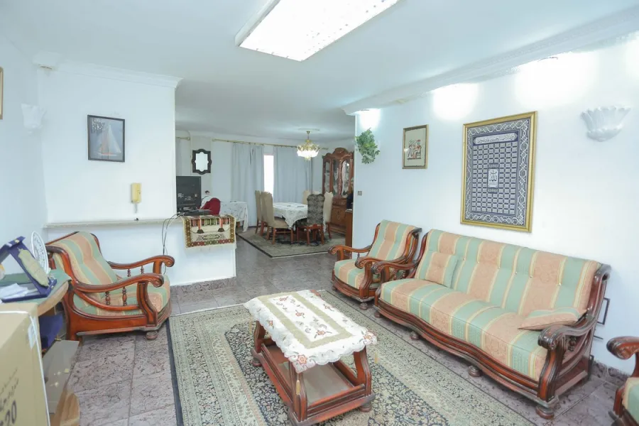 شقة للبيع 200م لوران ( متفرع من الاقبال- أبراج مينا)