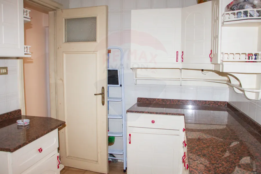 شقة للبيع 160 م سموحة ( خطوات من نادى سموحة )