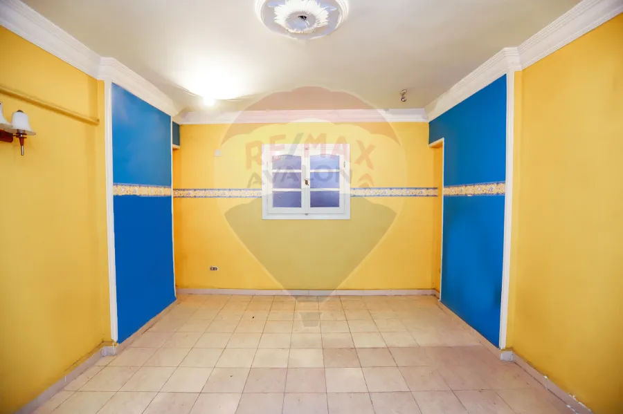 شقه للبيع 175 م كامب شيزار (خطوات من البحر - تري البحر جانبي)