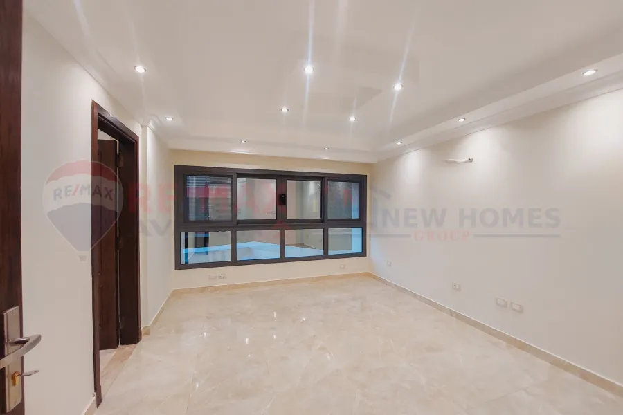 Administrative unit for rent 107 m Smouha (Fawzy Moaaz st - brand building)