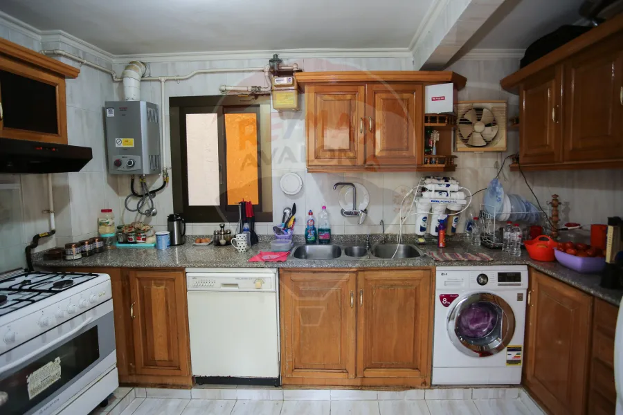 r sale 175 m Kafr Abdo (Mohamed Safwat St)