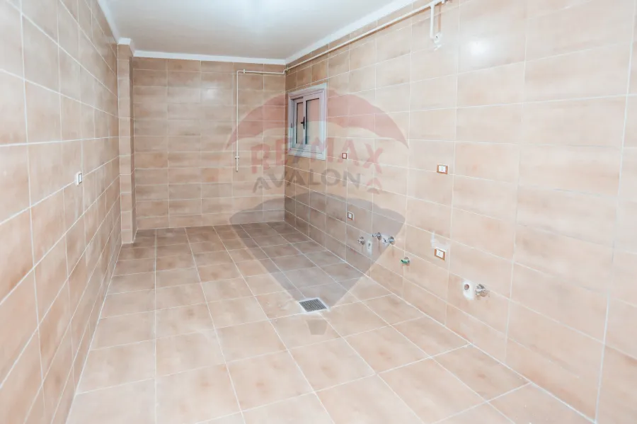 شقة للبيع 195 م ستانلى ( شارع عبد العزيز فهمى )