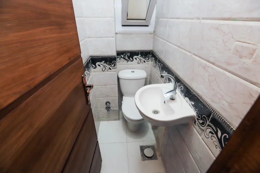 شقة للبيع 110 م العصافرة (على البحر مباشرة)